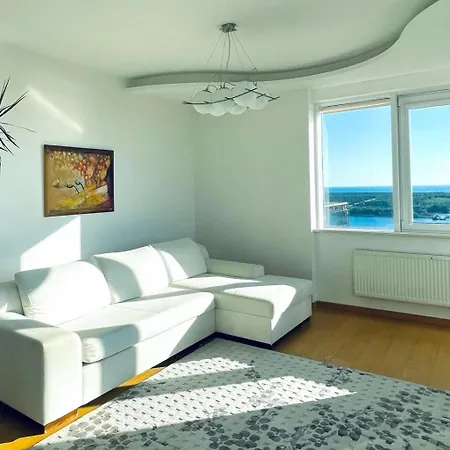 25-th Floor Sea View דירה